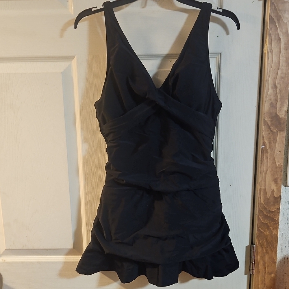 YONIQUE BLACK SWIMDRESS: NEW WITH TAGS: SIZE L